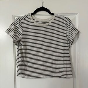 Old Navy: 🩷 Striped B&W Crop Top